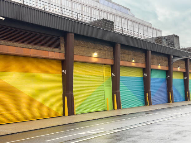 Les serruriers à Lyon proposent-ils des portes de garage avec un design personnalisé pour s’harmoniser avec mon extérieur ?